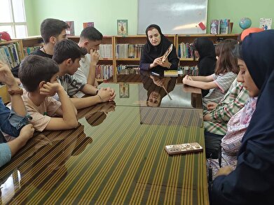 عکس؛ هفتاد و سومین نشست دورهمی «بچه کتابخوان‌ها» در کتابخانه علامه طرشتی