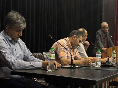 عکس؛ نشست تخصصی شعرخوانی و تحلیل شعر «ترانه مهر» در فرهنگسرای ابن‌سینا