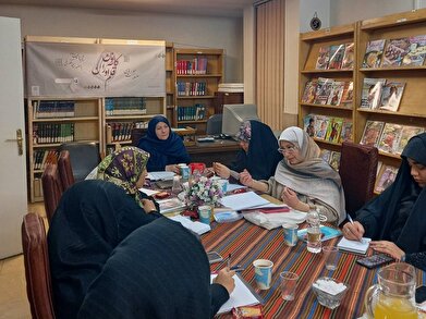 عکس؛ صدو چهارمین نشست کانون قلم آوران در کتابخانه ابن‌سینا