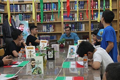 عکس؛ بازگویی قصه‌های حماسی از زندگینامه شهید حسین کریمی در کتابخانه شهید پورهنگ