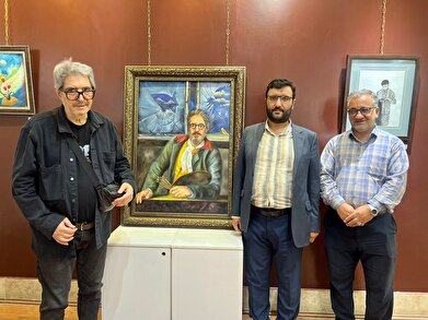 عکس؛ رونمایی از جدیدترین اثر استاد احمد کوچکیان‌فرد همزمان با هفته دفاع مقدس در فرهنگسرای امید