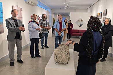 عکس؛ نمایشگاه «یک قرن/بیداری» در فرهنگسرای ارسباران