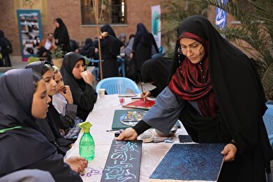 عکس؛ ورکشاپ هنری دانش‌آموزی به همراه تور بازدید از موزه‌های محله پامنار