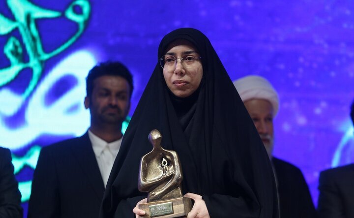 معصومه کرباسی را از میان کلمات «آرزو شدی» بشناسید