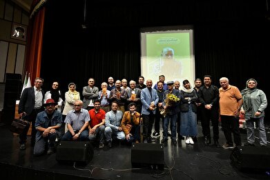 عکس؛ عصر شعر و ترانه طنز با جشن امضای «همه راضی!» اثر سعید بیابانکی در فرهنگسرای ارسباران