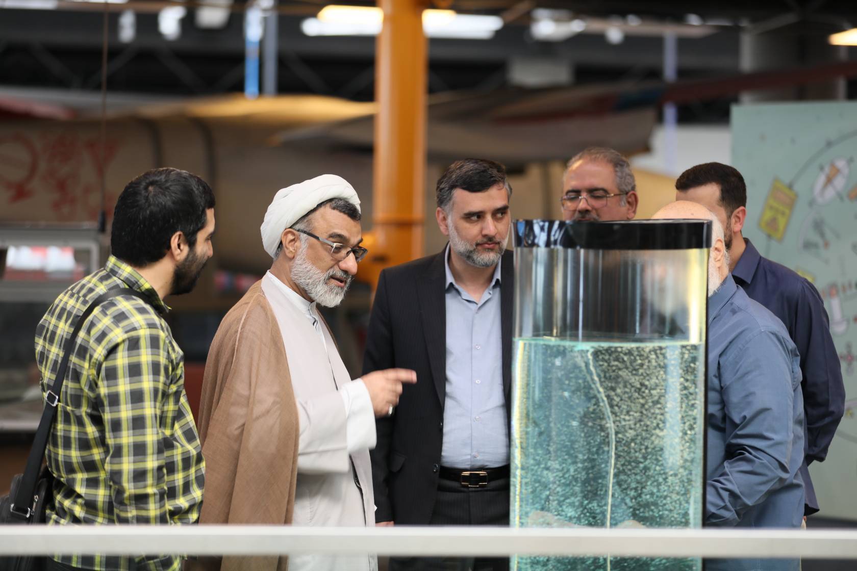 بازدید دبیر شورای عالی انقلاب فرهنگی از باغ کتاب تهران