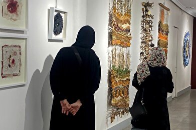 عکس؛ نمایشگاه آثار منتخب هنر تاپستری در فرهنگسرای ارسباران