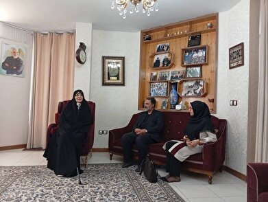 عکس؛ ویژه‌برنامه «حماسه ماندگار» با حضور در منزل مادر شهیدان طوقانی