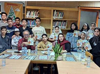 عکس؛ نقد و بررسی کتاب «نخل ماهی» در کتابخانه شهید کاشانی