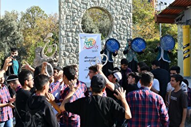 عکس؛ خیمه شب‌بازی و موسیقی در ویژه‌برنامه «به افتخار نوجوونی»