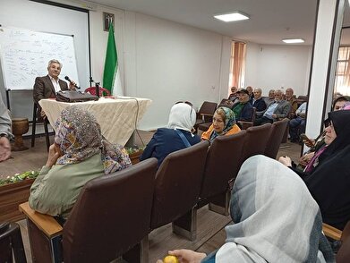 عکس؛ نشست کانون جهاندیدگان فرهنگسرای معرفت