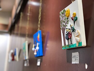 عکس؛  نمایشگاه انفرادی نقاشی «رویای هشت سالگی» در فرهنگسرای امید