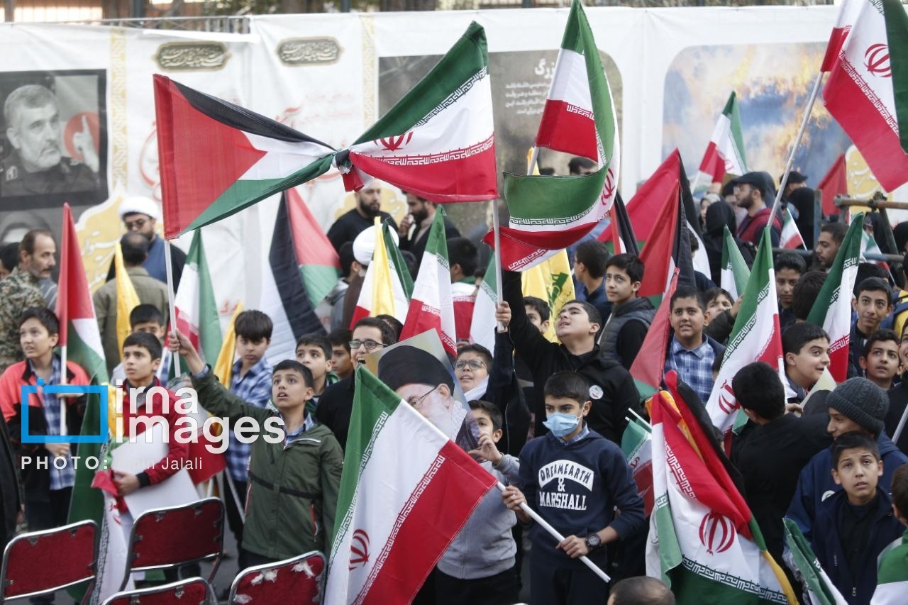 مراسم راهپیمایی ۱۳ آبان در تهران آغاز شد