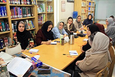 عکس؛ جمع خوانی کتاب «خود انگیختگی» در کتابخانه تلاش