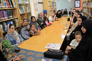 عکس؛ نشست بررسی کتاب «تربیت بدون فریاد» در کتابخانه تلاش