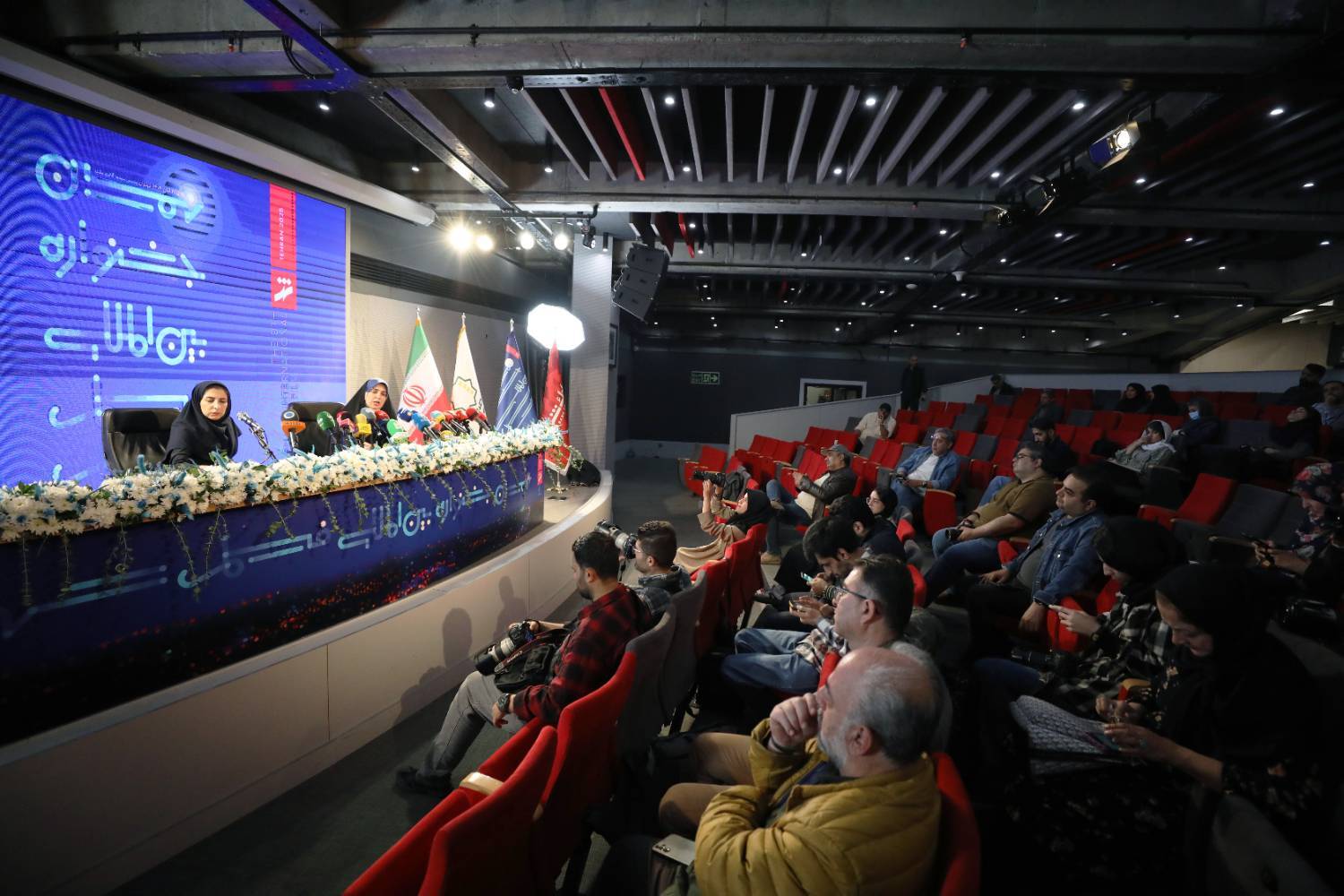 شهر روی پرده؛ نهمین جشنواره فیلم شهر با محوریت فیلمنامههای شهری آغاز میشود شهر روی پرده؛ نهمین جشنواره فیلم شهر با محوریت فیلمنامههای شهری آغاز میشود