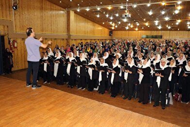 عکس؛ دیدار سرپرست معاونت هنری سازمان فرهنگی هنری با گروه کُر مادران شهر تهران
