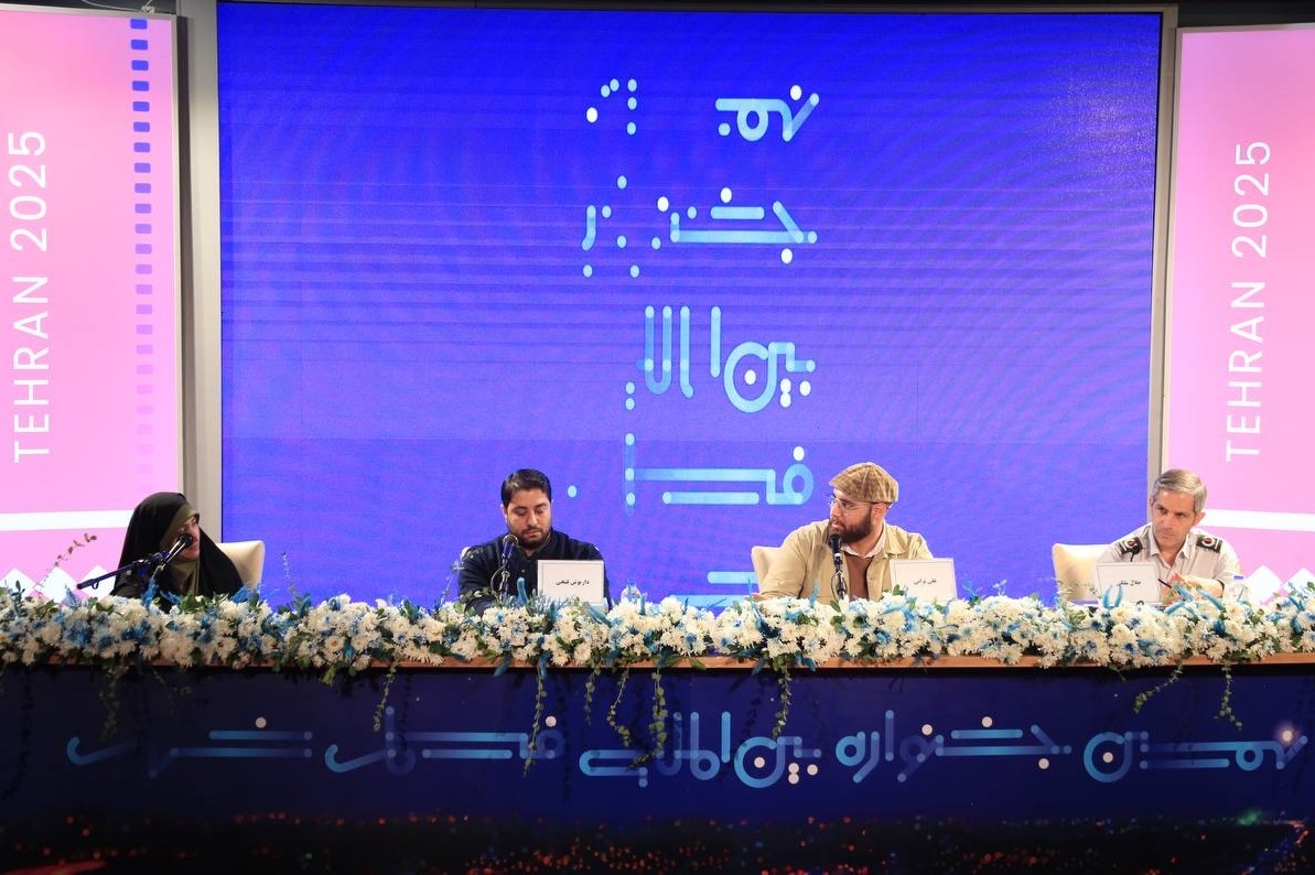 روایت اول اگر گفته نشود روایت دشمن غالب می‌شود/ در بحران جنگ، مردم دیگر موبایل‌به‌دست نبودند؛ همدل بودند