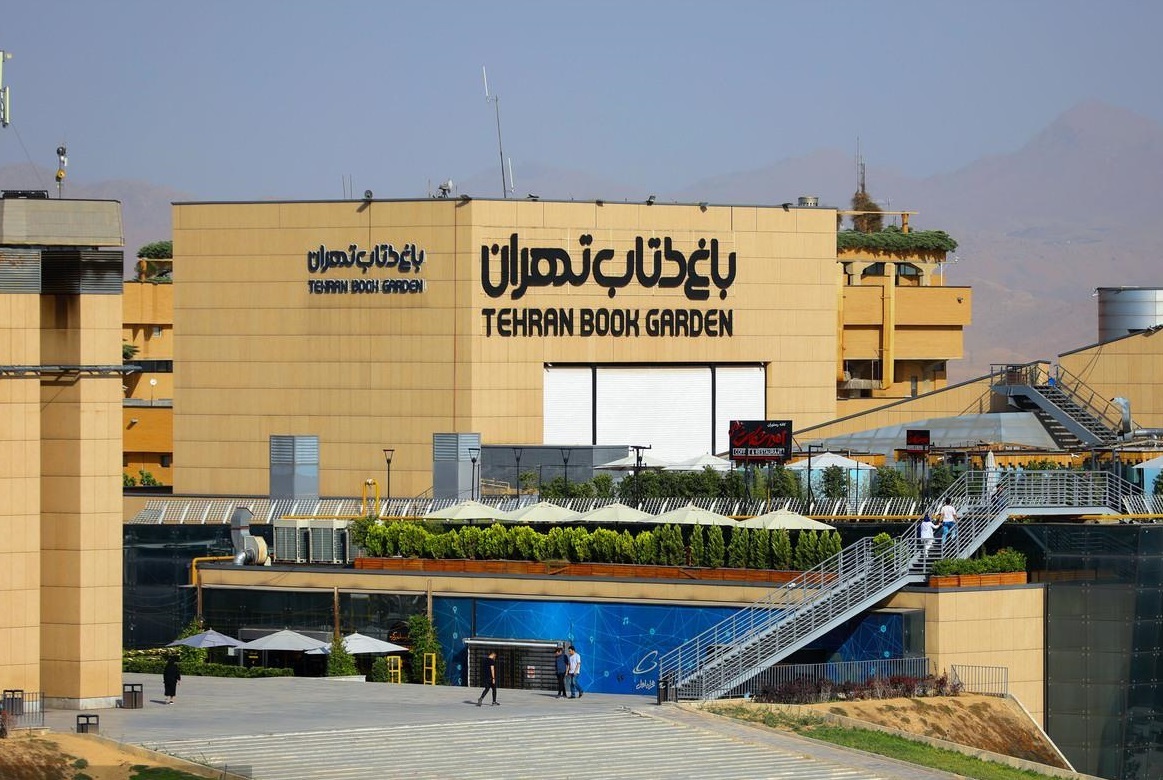 دستِ پُرِ باغ کتاب در هفته کتاب و کتاب‌خوانی