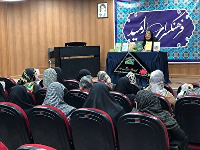 عکس؛ نشست «چند کتابی که باید بخوانیم» در فرهنگسرای امید
