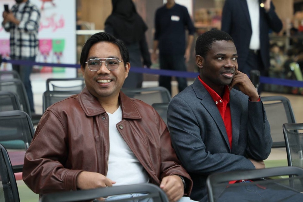 برگزیدگان پویش جهانی «کتاب فارسی من» در باغ کتاب تهران معرفی شدند برگزیدگان پویش جهانی «کتاب فارسی من» در باغ کتاب تهران معرفی شدند