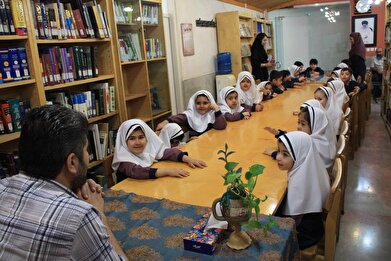 عکس؛ میزبانی کتابخانه تلاش از «مهمانان کوچک دانایی»
