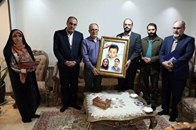 دیدار سرپرست سازمان فرهنگی هنری با خانواده کوچک‌ترین شهید جنایات صهیونیستی در ایران