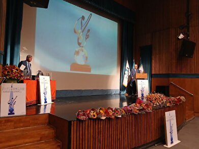 اهدای جایزه یک عمر فعالیت ادبی به خالق کلیدر اهدای جایزه یک عمر فعالیت ادبی به خالق کلیدر