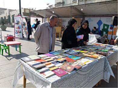 عکس؛ اجرای برنامه «کتابخانه‌ای به وسعت تهران» در منطقه ۱۱